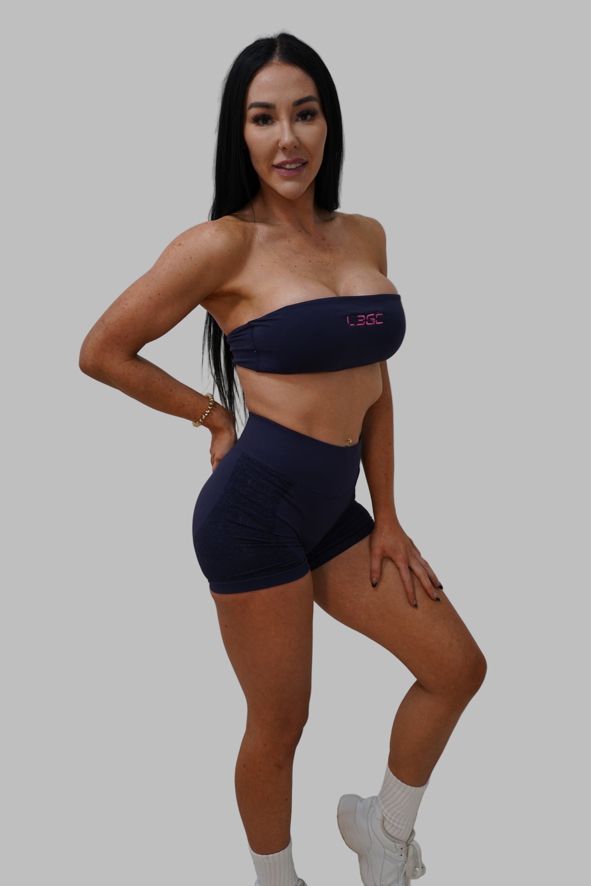 Woman wearing navy blue active wear